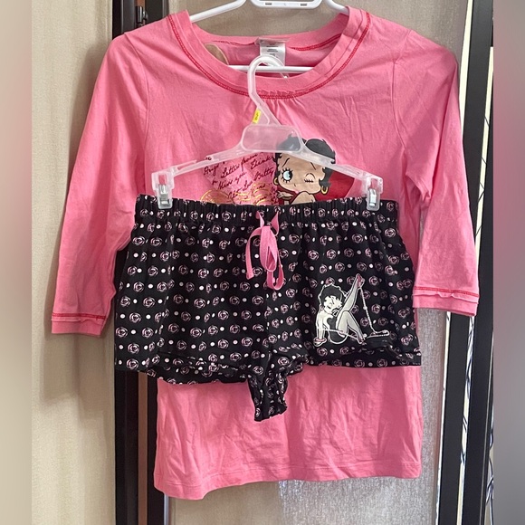 Betty Boop two Piece Pyjama Set in Size XS (Top) & Small (Shorts). - Picture 6 of 16